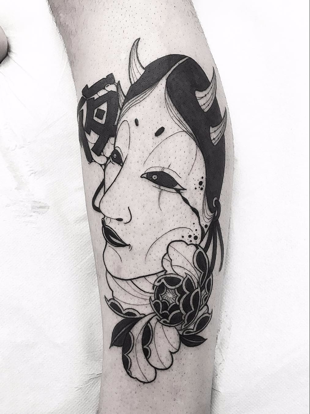 Por Oscar Hove #OscarHove #gringo #blackwork #oriental #rosto #face #mask #mascara #nohmask #noh #mascarajaponesa #japanesemask #flor #flower #chifre #horn