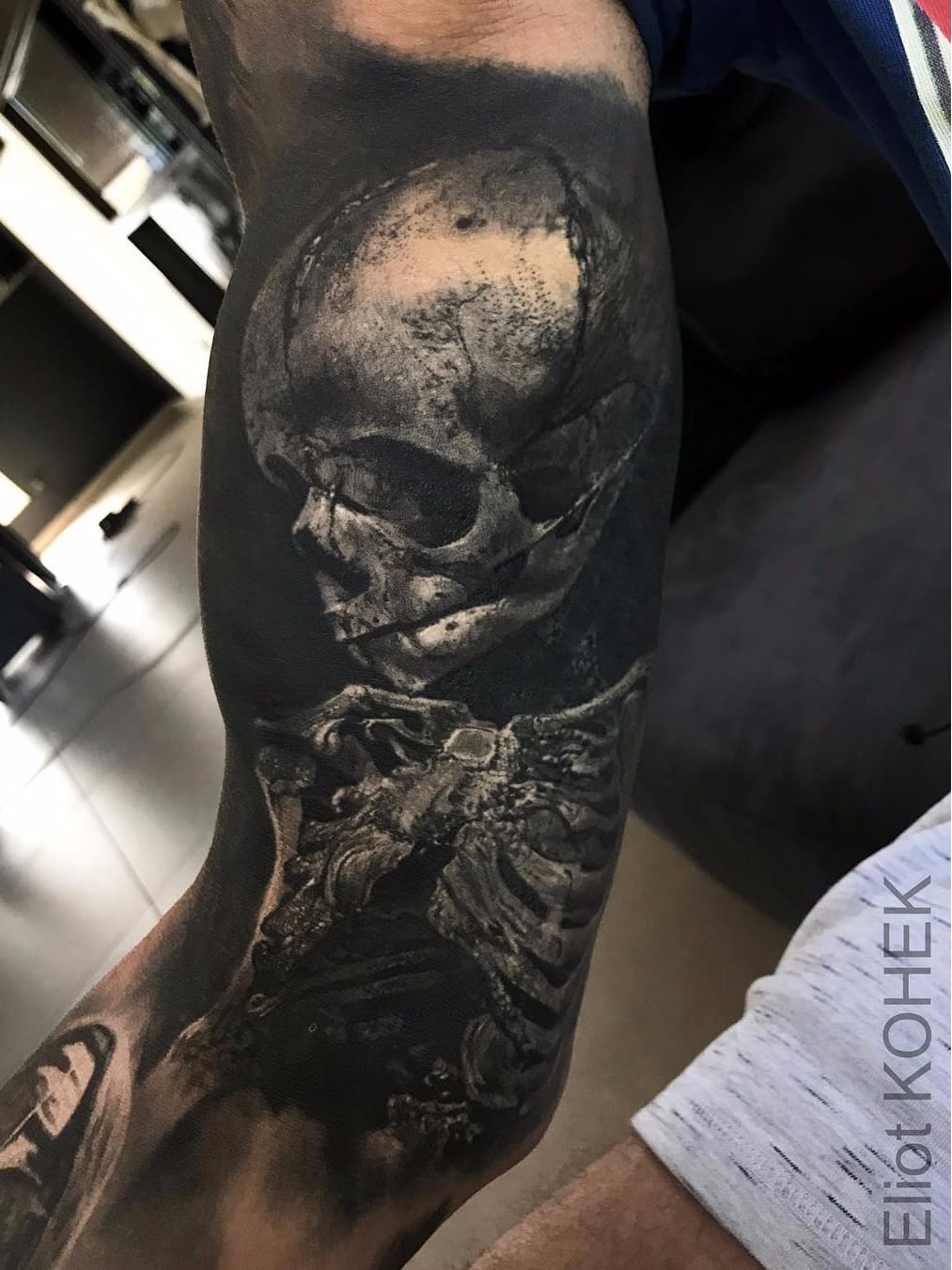 Por Eliot Kohek #EliotKohek #gringo #realismo #realism #pretoecinza #blackandgrey #skull #caveira #esqueleto #skeleton #ossos #bones #dark #terror #horror