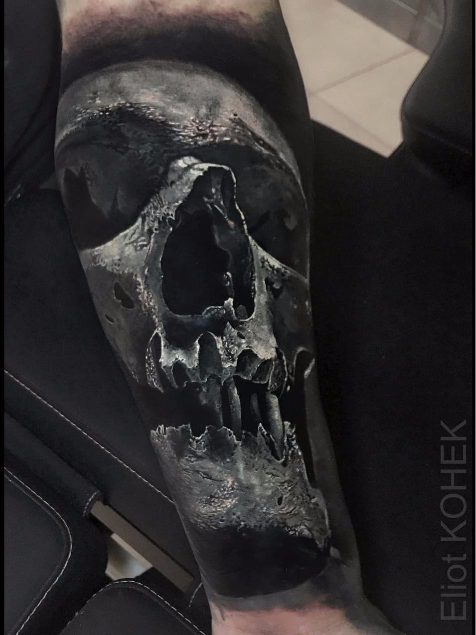Por Eliot Kohek #EliotKohek #gringo #realismo #realism #pretoecinza #blackandgrey #skull #caveira #cranio #dark #terror #horror