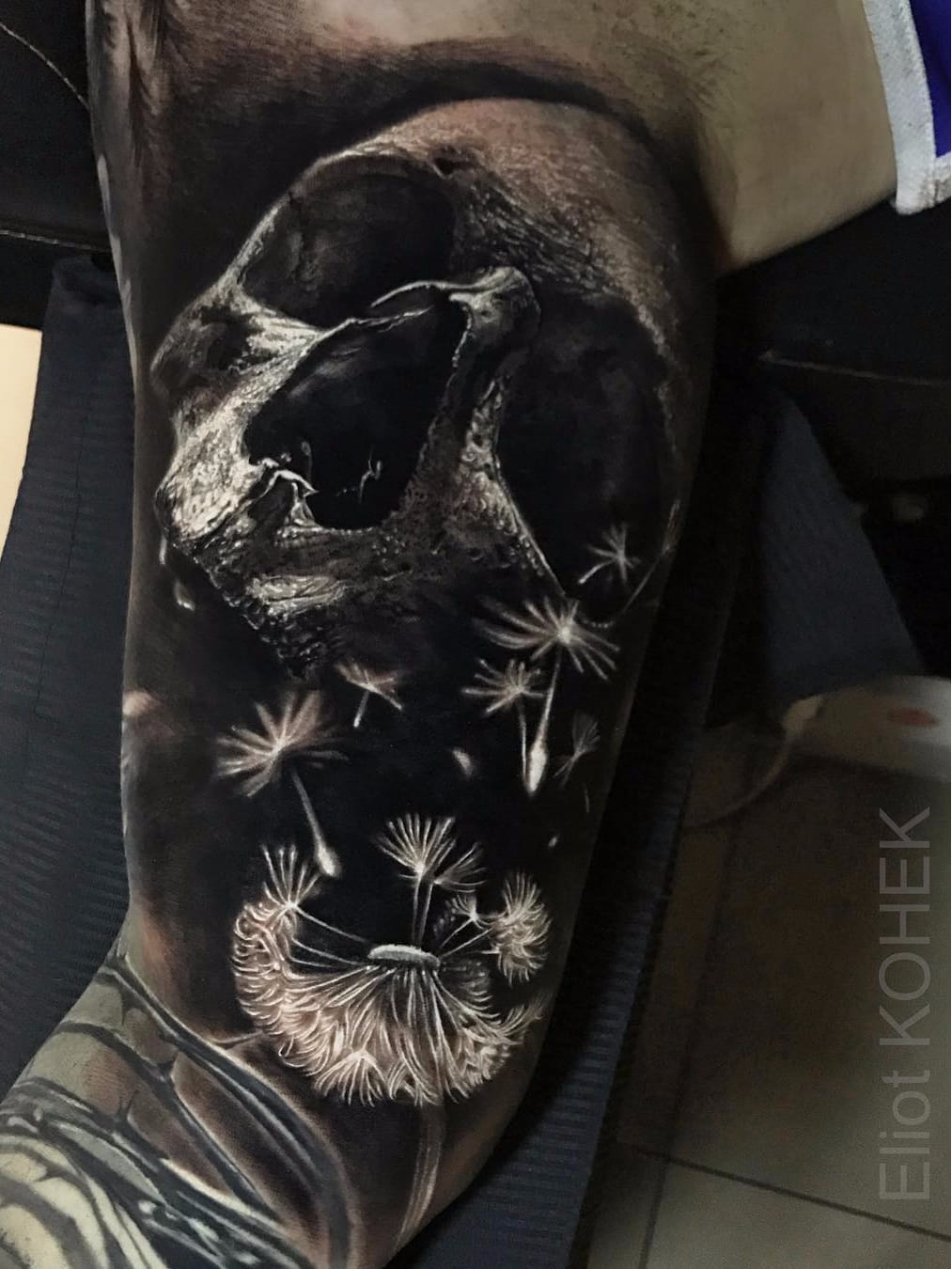 Por Eliot Kohek #EliotKohek #gringo #realismo #realism #pretoecinza #blackandgrey #skull #caveira #cranio #dark #terror #horror #dandelion #dentedeleão