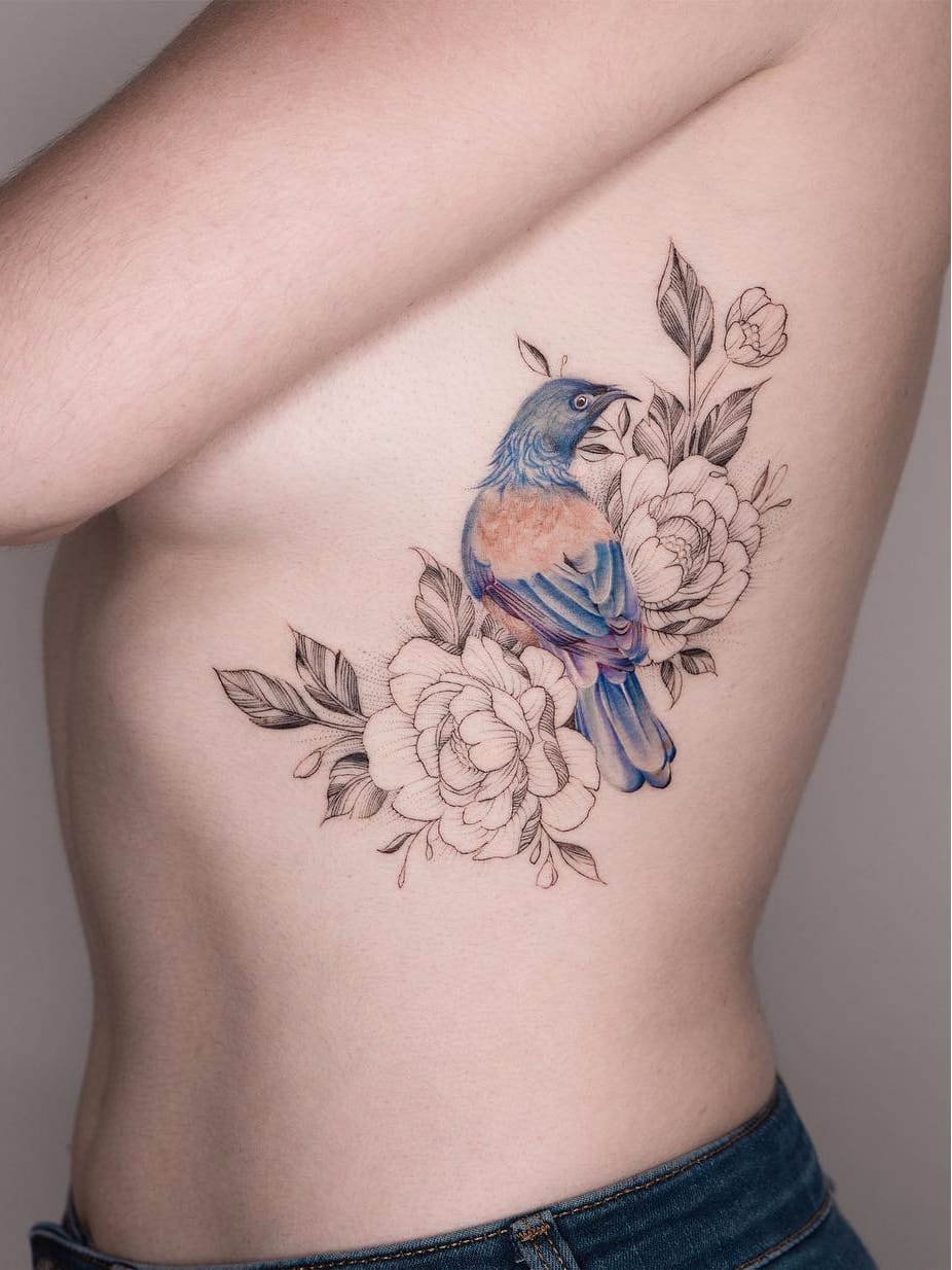 Por Tritoan Ly #TritoanLy #gringo #fineline #botanica #botanical #flor #flower #delicate #delicada #blackwork #colorido #colorful #ave #passaro #bird #dotwork #pontilhismo #leaf #folha