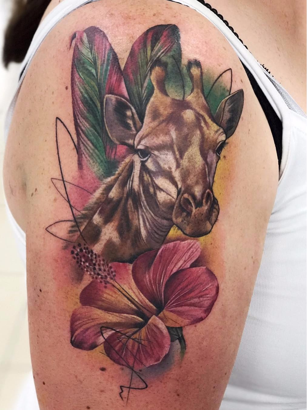 Por Freddie Albrighton #FreddieAlbrighton #gringo #colorido #colorful #realismo #realism #realismocolorido #flor #flower #girafa #giraffe #nature #natureza #abstract #abstrato #folha #leaf #watercolor #aquarela