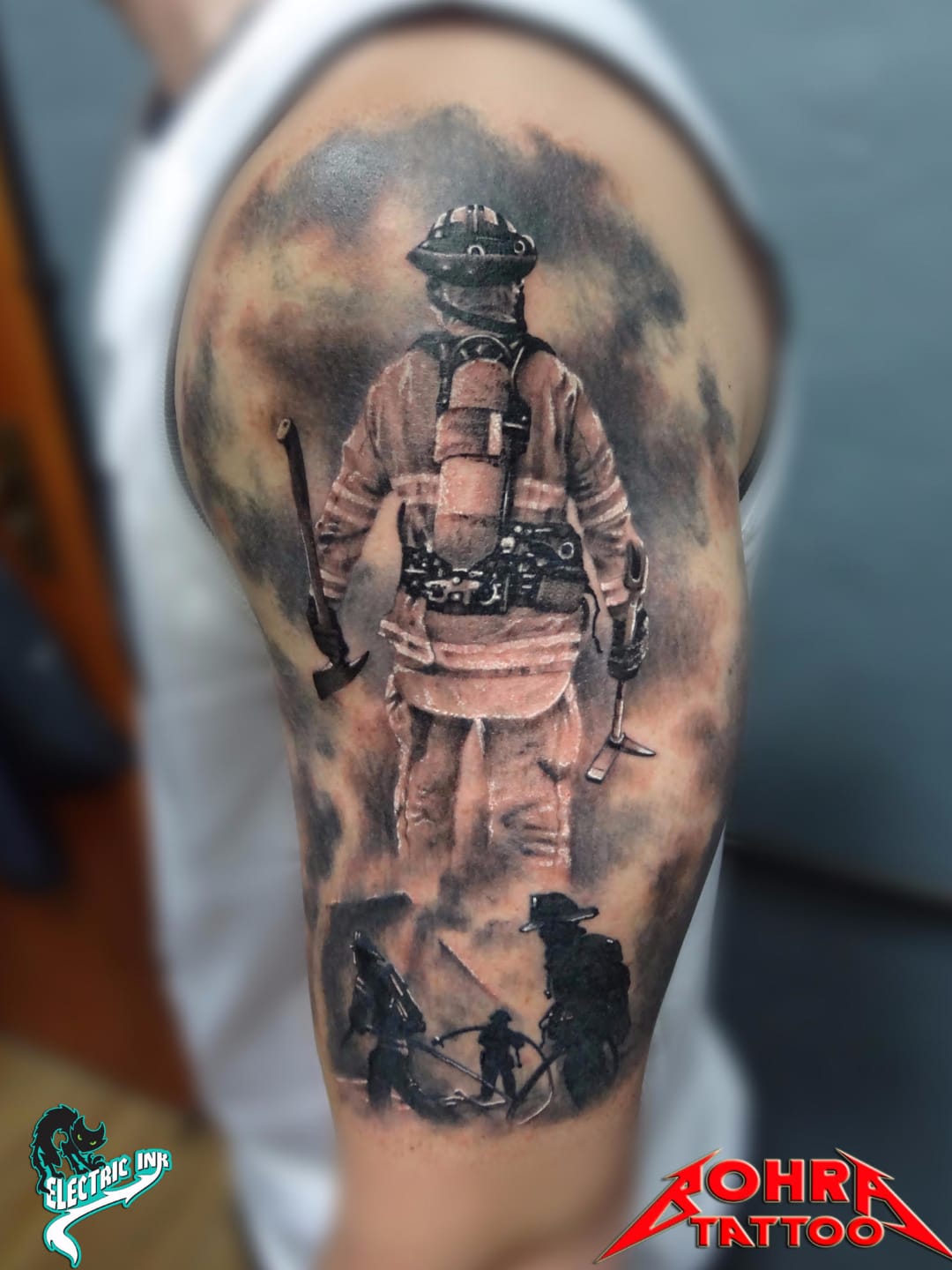 Heróis do dia-a-dia #JandersonBolzan #Bohra #brasil #brazil #brazilianartist #tatuadoresdobrasil #realismo #realism #pretoecinza #blackandgrey #bombeiro #firefighter