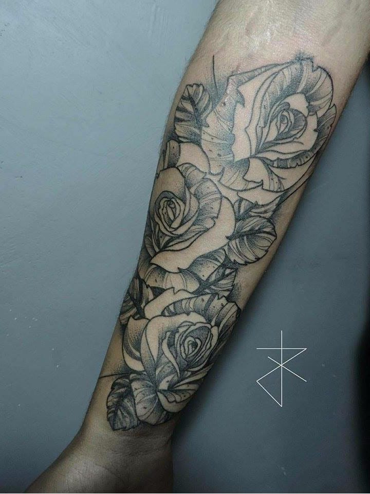 #JoaoCarvalho #JoaoRabiscado #brasil #brazil #brazilianartist #tatuadoresdobrasil #blackwork #flor #flower #rose #rosa #folha #leaf #botanica #botanical #pontilhismo #dotwork