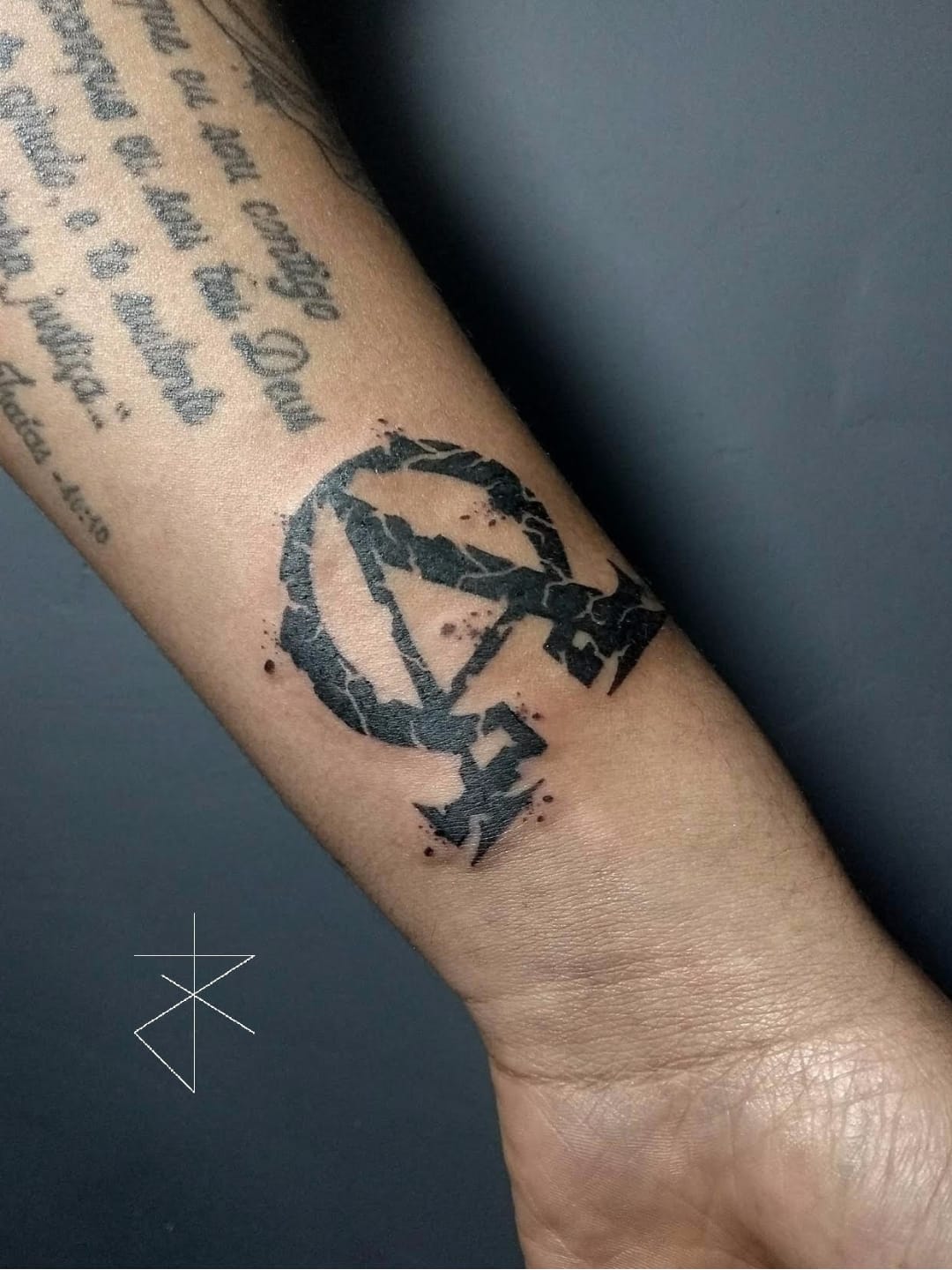 #JoaoCarvalho #JoaoRabiscado #brasil #brazil #brazilianartist #tatuadoresdobrasil #blackwork #alpha #omega #letra #letter