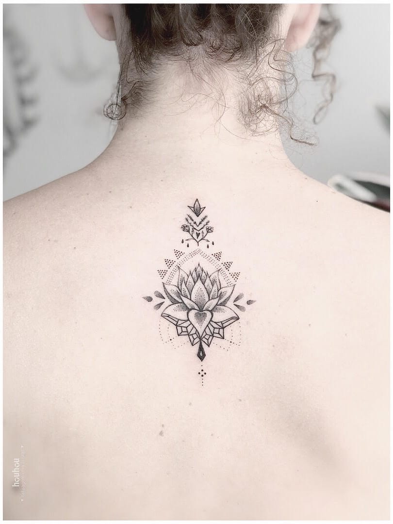 #VerônicaAlves #brasil #brazil #brazilianartist #TatuadorasDoBrasil #handpoke #blackwork #pontilhismo #dotwork #flor #flower #lotus #flordelotus #lotusflower #fineline