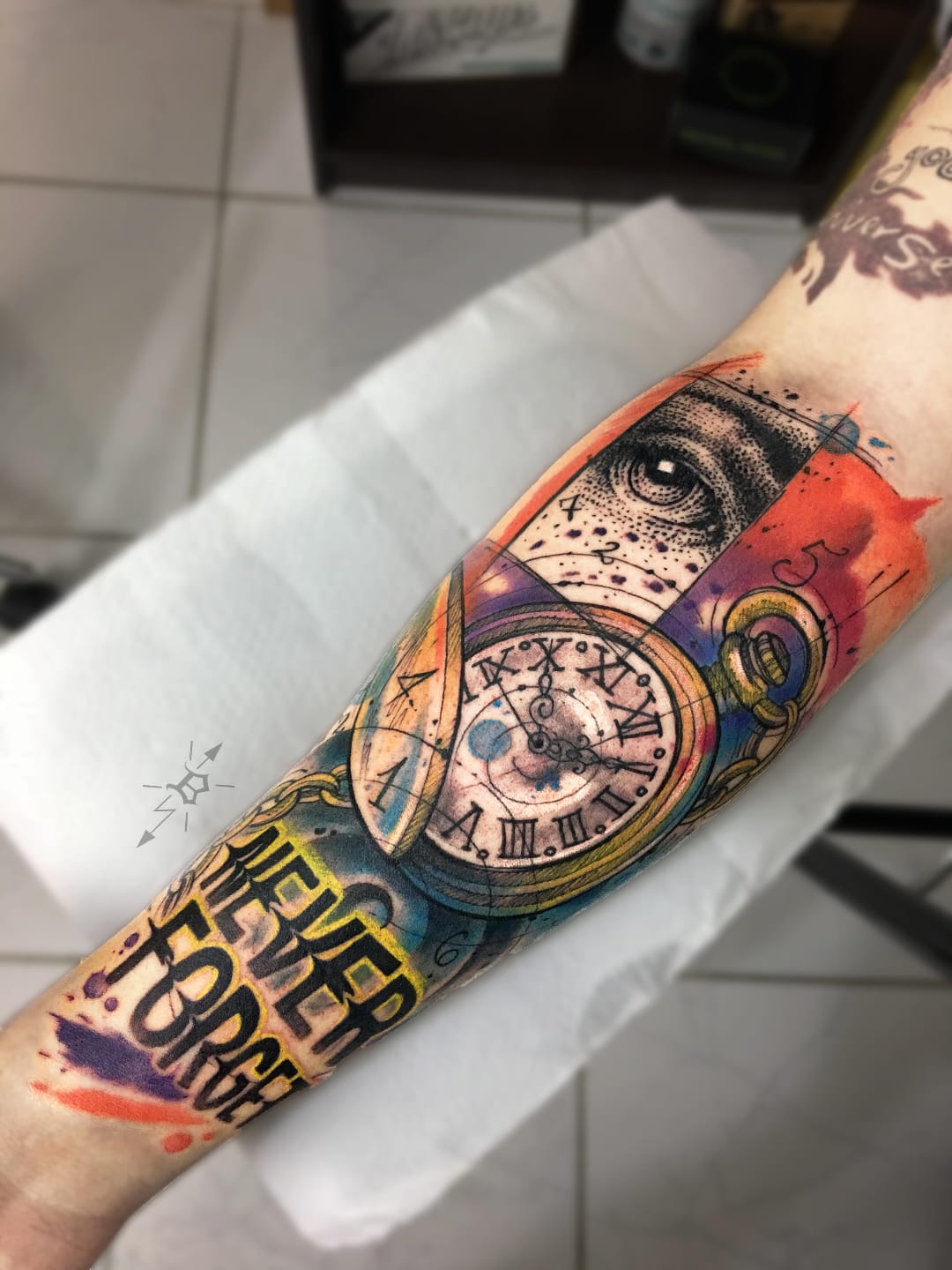 #BrandonBec #brasil #brazil #brazilianartist #colorido #colorful #relogio #clock #tempo #time #olho #eye #pontilhismo #dotwork