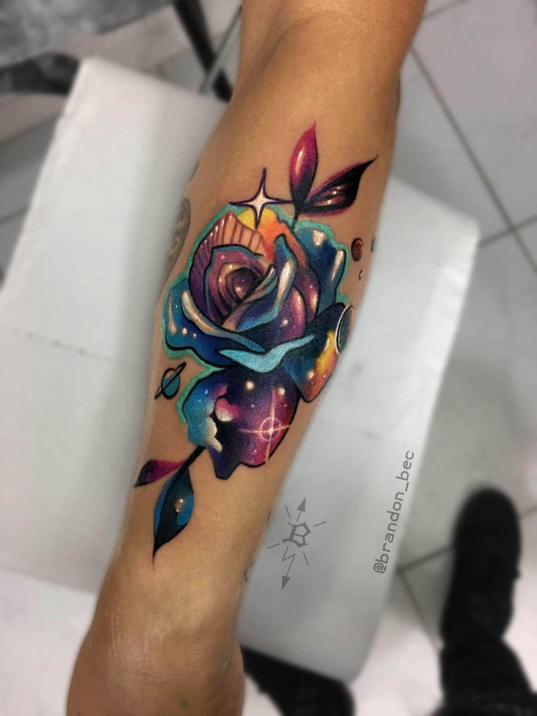#BrandonBec #brasil #brazil #brazilianartist #colorido #colorful #flor #flower #galaxy #galaxia #planet #planeta #folha #leaf #rosa #rose