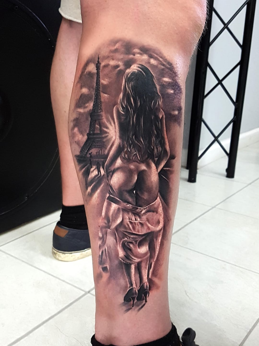 #MarekHaras #gringo #realismo #realism #pretoecinza #blackandgrey #woman #mulher #naked #nua #torreeiffel #eiffeltower #paris