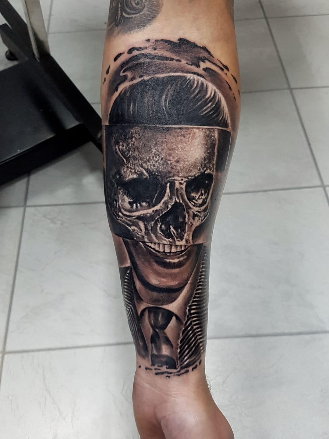 #MarekHaras #gringo #realismo #realism #pretoecinza #blackangrey #homem #man #skull #caveira #cranio