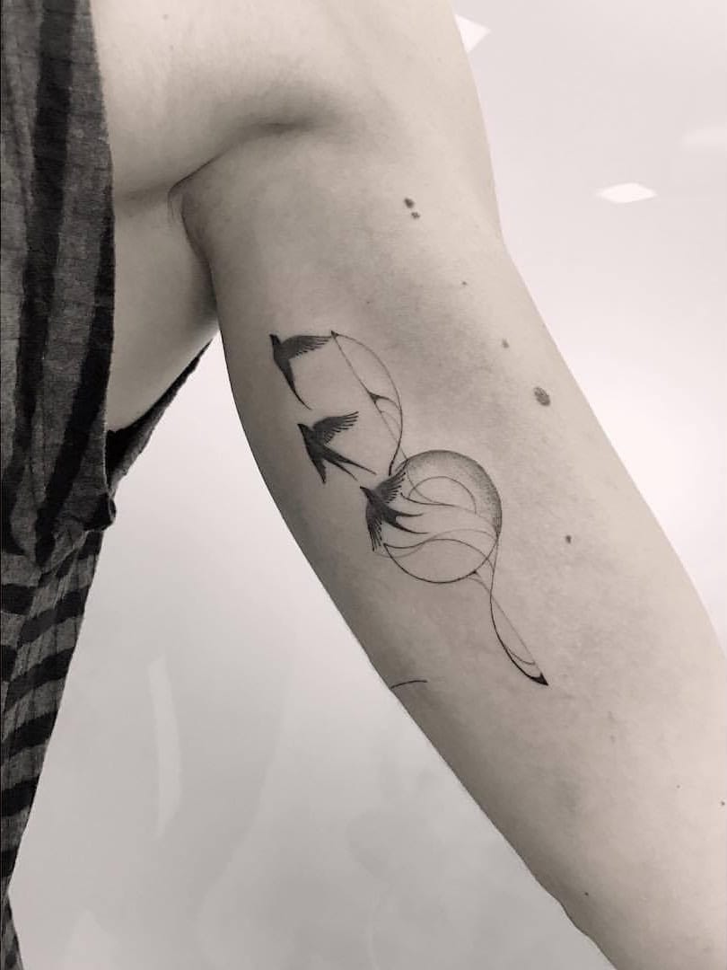 #ChiquinhoGomes #brasil #brazil #brazilianartist #tatuadoresdobrasil #delicate #delicada #blackwork #ave #passaro #bird #fineline