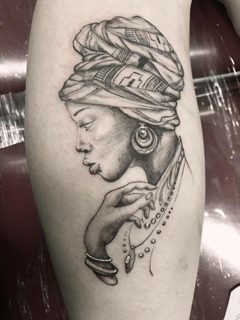 #ChiquinhoGomes #brasil #brazil #brazilianartist #tatuadoresdobrasil #delicate #delicada #blackwork #woman #mulher #fineline #pontilhismo #dotwork