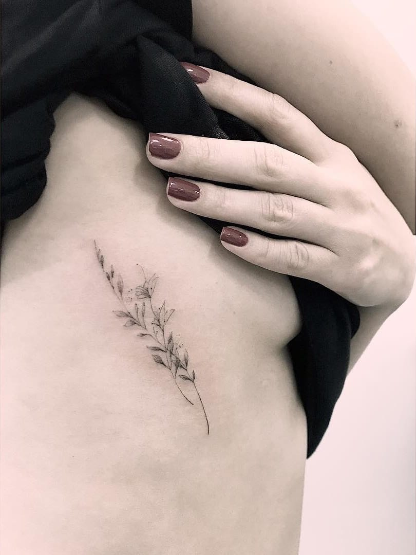 #ChiquinhoGomes #brasil #brazil #brazilianartist #tatuadoresdobrasil #delicate #delicada #blackwork #fineline #flor #flower #folha #leaf