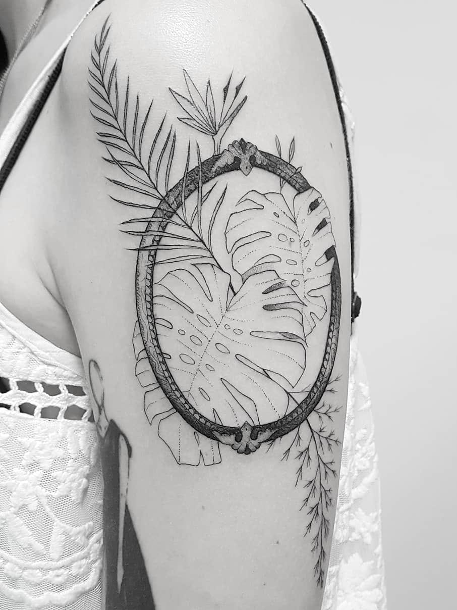 #LeoMarsiglia #brasil #brazil #brazilianartist #tatuadoresdobrasil #blackwork #fineline #pontilhismo #dotwork #planta #plant #folha #leaf #frame #moldura