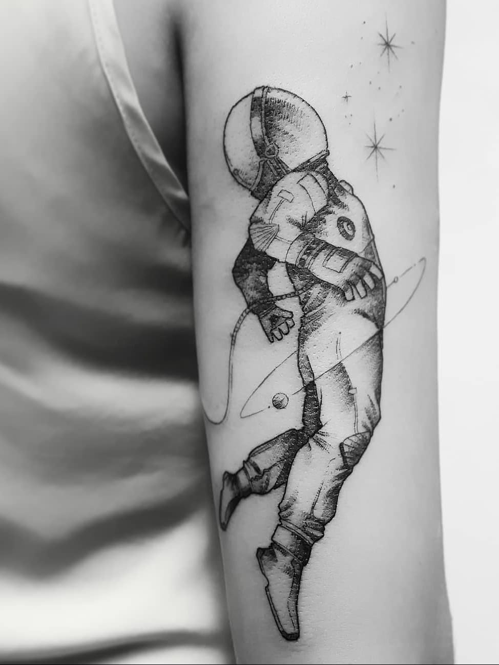 #LeoMarsiglia #brasil #brazil #brazilianartist #tatuadoresdobrasil #blackwork #fineline #pontilhismo #dotwork #astronauta #astronaut