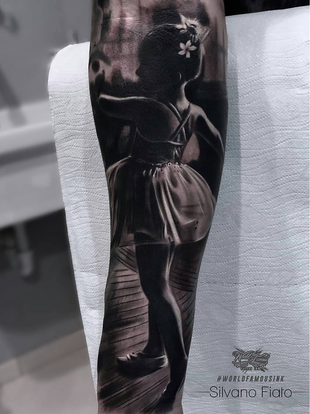 #SilvanoFiato #balé #ballet #dance #dança #ballettattoo #bailarina #balerina #realismo #realism #pretoecinza #blackandgrey #menina #girl #criança #kid