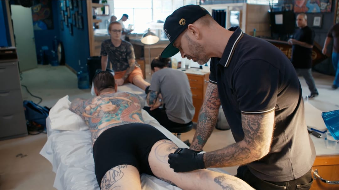 Garver tattoos Joe Vegas #ChrisGarver #JoeVegas #residentartists #thetattooshop #miami #wynwood #tvseries #facebookwatch