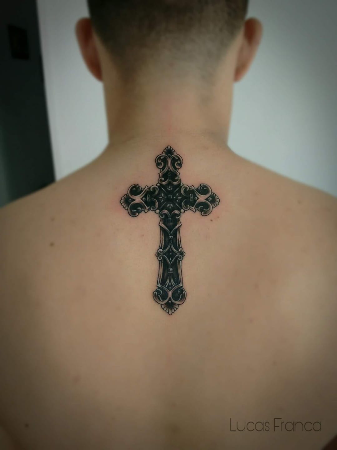 #LucasFranca #brazil #brasil #brazilianartist #tatuadoresdobrasil #realismo #realism #pretoecinza #blackandgrey #cruz #cross #religiao #religion #sacred #sagrado #holy