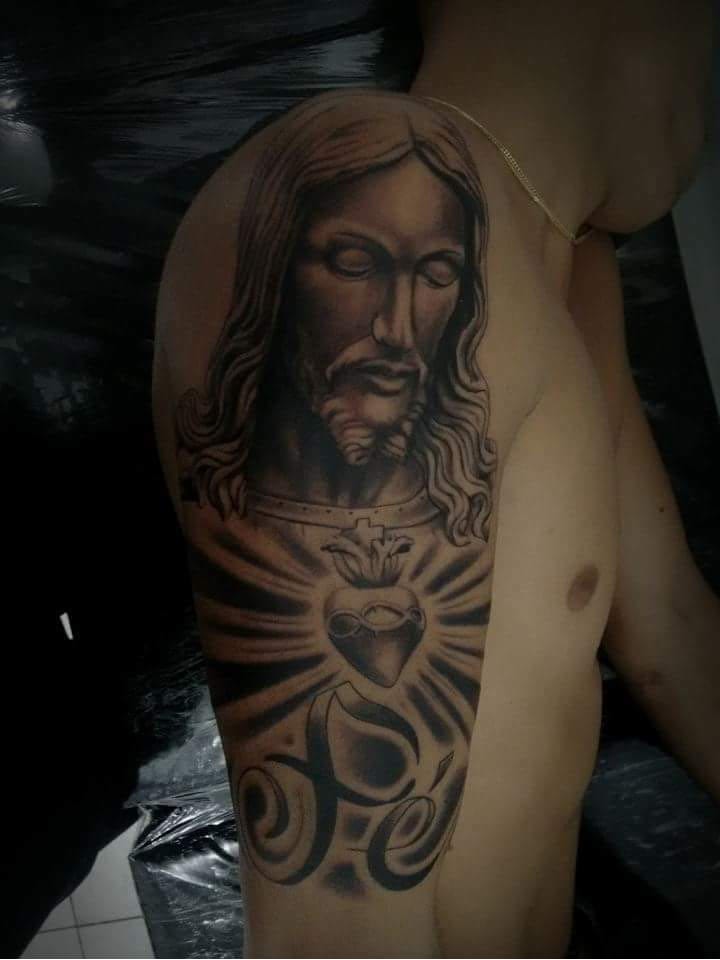 #LucasFranca #brazil #brasil #brazilianartist #tatuadoresdobrasil #realismo #realism #pretoecinza #blackandgrey #jesus #holy #sagrado #sacred #fé #faith #religiao #religion #coração #heart