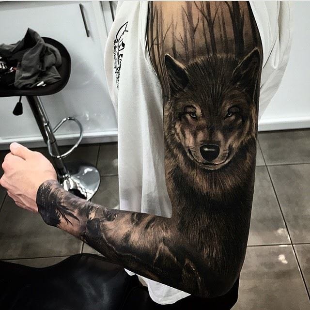 Wolf tattoo by @da_ink/Instagram #wolf #wolftattoo