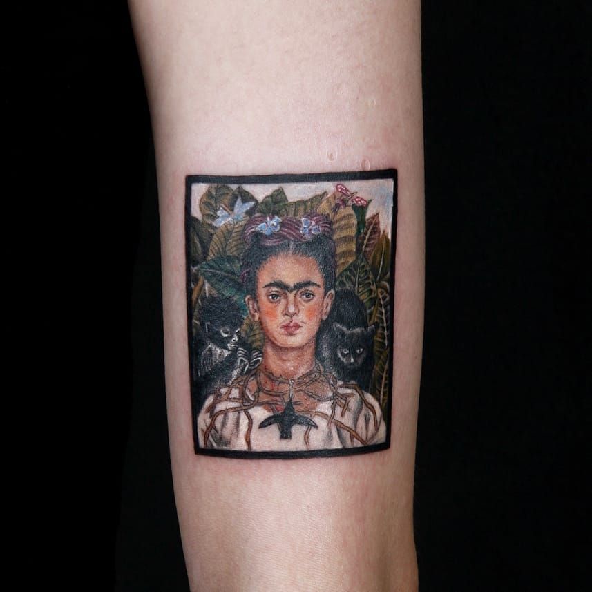 Frida Kahlo tattoo  Tattoo schwarz Tattoo oberschenkel Knöchel tattoo  design