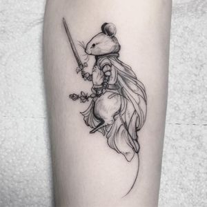 Tattoo by Ligia aka lillesnegl #Ligia #lillesnegl #fantasytattoo #fantasytattoos #fantasy #magic #mouse #animal #sword #floral #flowers #warrior #soldier #knight #fairytale #legend #cute #fineline #illustrative