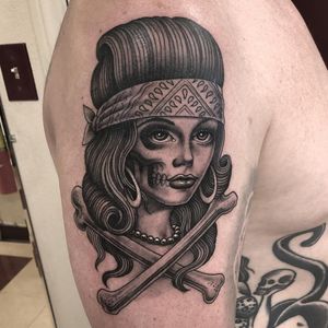 Tattoo by Tim Hendricks #TimHendricks #portraittattoos #portraittattoo #portrait #face #Chicano #blackandgrey #illustrative #bandana #lady #ladyhead #babe #pearls #crossbones #death #skull