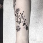Tattoo by Em Scott #EmScott #thorntattoos #thorntattoo #thorns #thorn #nature #plant #rose #chain #sparkle #losangeles #LA #california