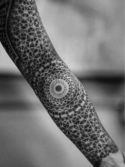 Dom Joel Tattooing - Stencil v finished tattoo ! . . Sponsored by  @whitfieldstattooco . . Made using @geometricatattooapp @silverbackink  @bishoprotary @symmetrycartridges @whitfieldstattooco #geometrictattoo  #geometric #geometry #dotwork #dotworktattoo