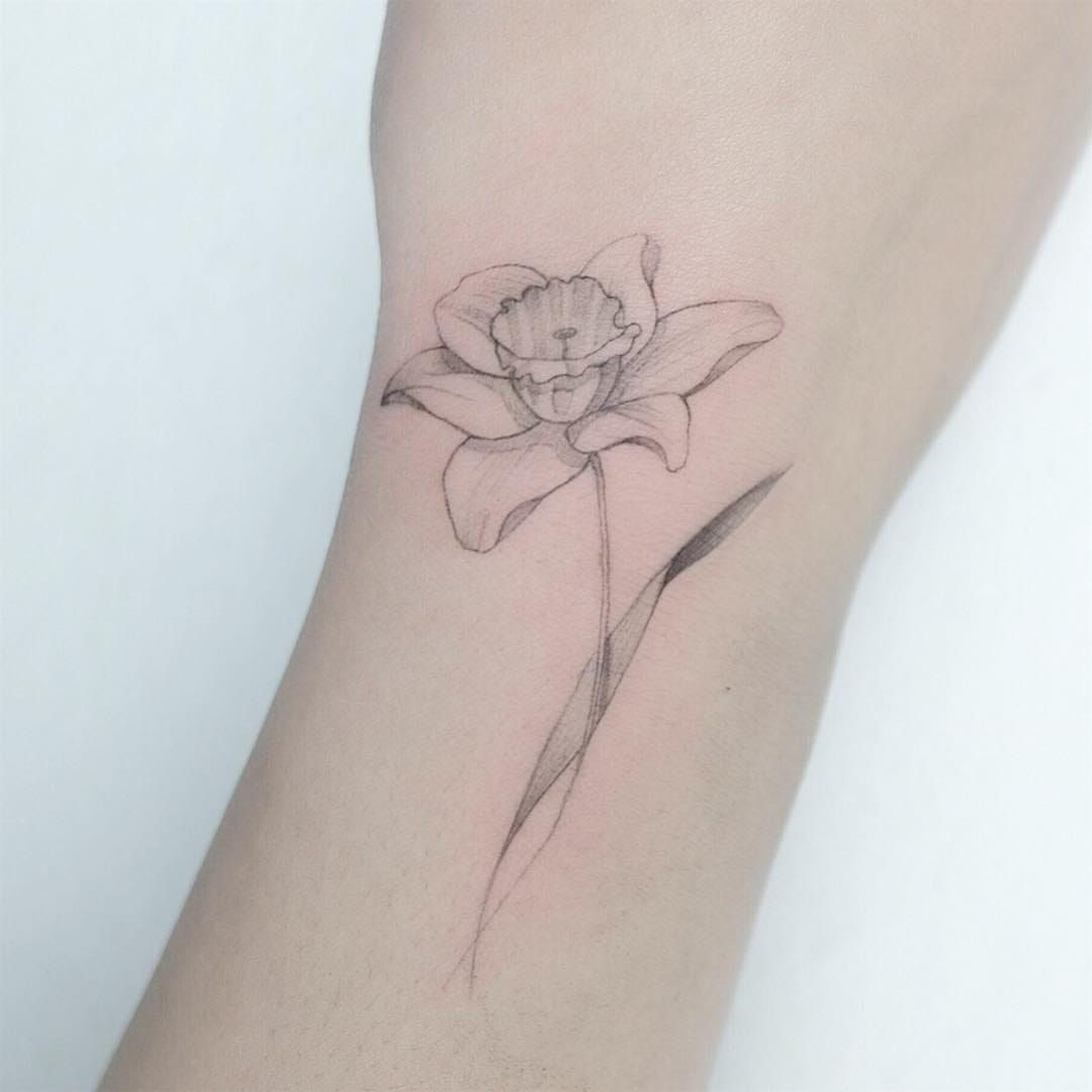 UNO Tattoo NYC - Oneline Daffodil flower 🌸 For inquiries... | Facebook