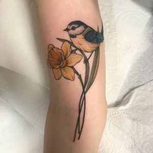 Birth month flower tattoo by Lydia Hazelton #LydiaHazelton #daffodil #bird #birthmonthflowertattoos #birthmonthflowers #flowertattoo #flowers #florals #petals #blooms #leaves #nature #plant #birthmonth