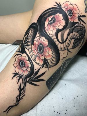 Floral tattoo by Lorena Morato #LorenaMorato #floraltattoos #floral #flower #flowertattoos #plants #nature #petals #neotraditional #snake #reptile #animal #leg #cobra