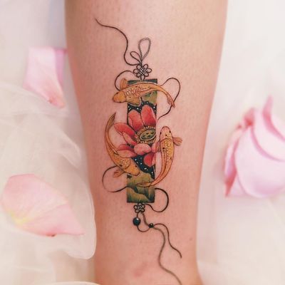 Floral tattoo by Sion #Sion #floraltattoos #floral #flower #flowertattoos #plants #nature #petals #fish #goldfish #lotus #norigae #knots #ribbon #leaves #lowerleg #leg #color #illustrative