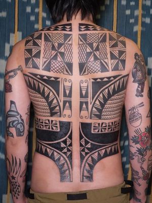 Blackwork tribal tattoo by Victor J Webster #VictorJWebster #eastrivertattoo #NewYork #Brooklyn #blackwork #tribal #neotribal #pattern #backpiece #tattooedtravels #tattooideas #tattooshop #tattoostudio #travel #tattoos