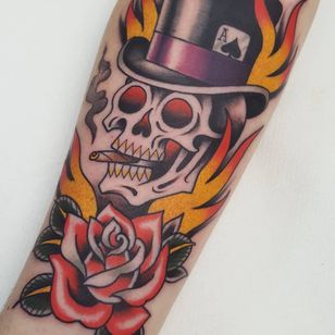 Skull tattoo by Nikko Barber #NikkoBarber #BerlinInkTattooing #BerlinInk #Berlin #BerlinGermany #tattoostudio #tattooshop #traditional #color #skull #rose #fire #aceofspades