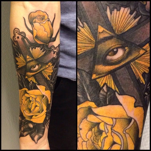 For neo-traditional lovers and Illumaniti's obsessed people, here is a special piece by Jacob Wiman from all cross tattoos out there #illumaniti #neotraditional #jacobwirman #cross #crosstattoo