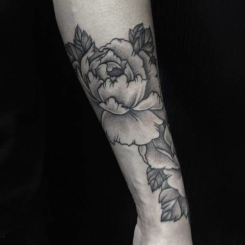 Dotwork tattoo flower. Artist unknown #flower #dotwork