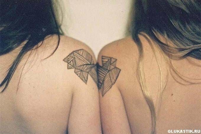Nice geometrical connecting tattoo.