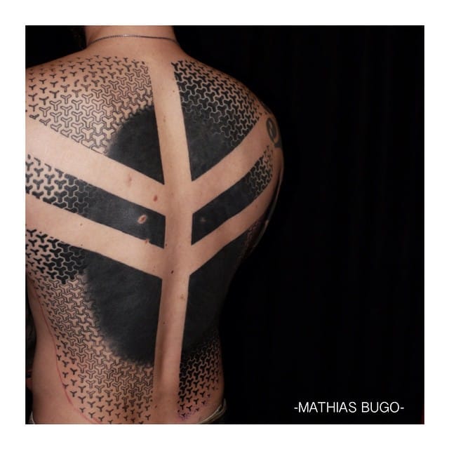 Playing with pattern in this badass backpiece by Mathias Bugo... #mathiasbugo #patterns #pattern #patterntattoo #patterntattoos