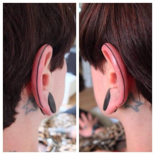 Ear line by Indy Voet. #Minimal #LineTattoo #BlackLine
