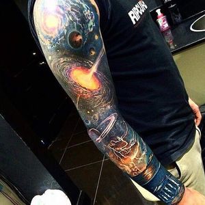 This sleeve is out of this world... Could you credit the artist?