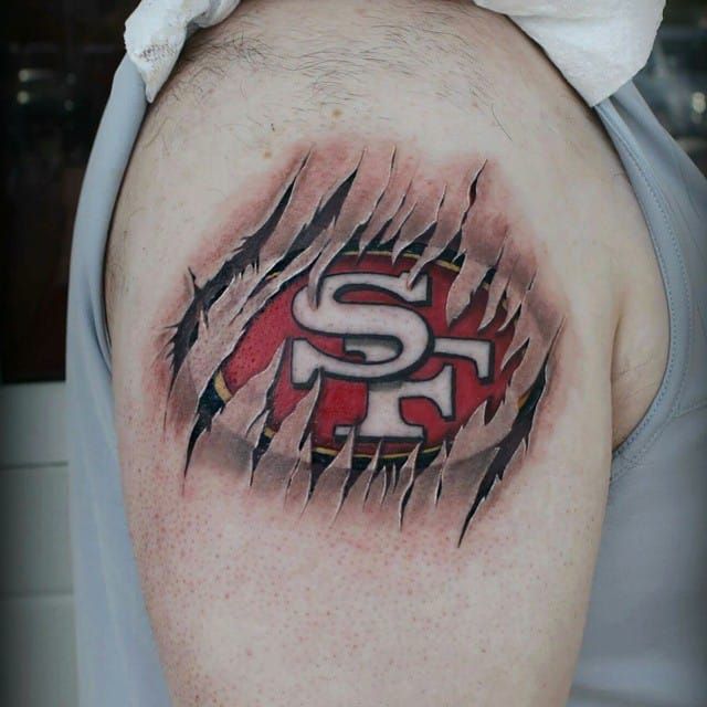 It is also very popular to reveal your sports love under your skin... Here a fan of San Francisco 49ers by Tarren Malham.