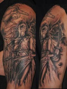 Brilliant black and grey by Roly Viruez
