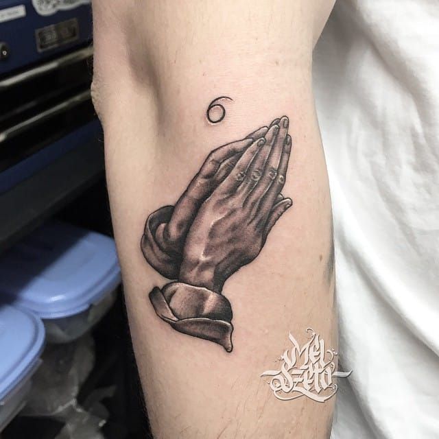 Praying hands tattoo can look so cool in black and grey style. Awesome Drake-inspired version by Mel Szeto #blackandgrey #religious #prayinghands #drake