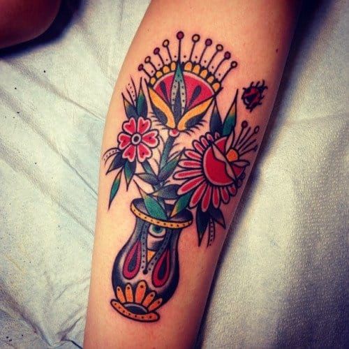 Face vase flowers tattoo  Traditional tattoo woman Traditional tattoo  flowers Traditional tattoo