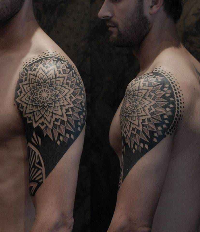 11932 Shoulder Tattoo Men Images Stock Photos  Vectors  Shutterstock