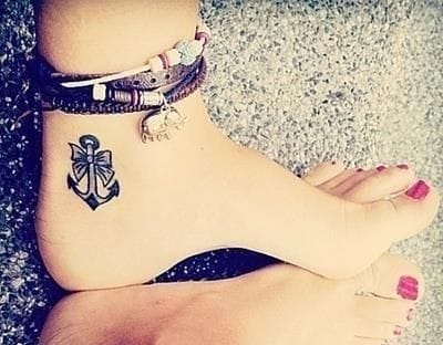 The ankle is great spot for both complex and simple feminine tattoos, like this one from clipzine.me. #femininetattoo #femininetattoos