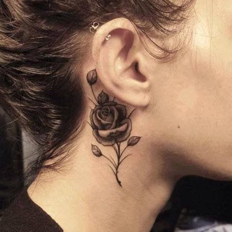 This black and grey rose shows that feminine tattoos can also be daring, Pinterest.com #femininetattoo #femininetattoos