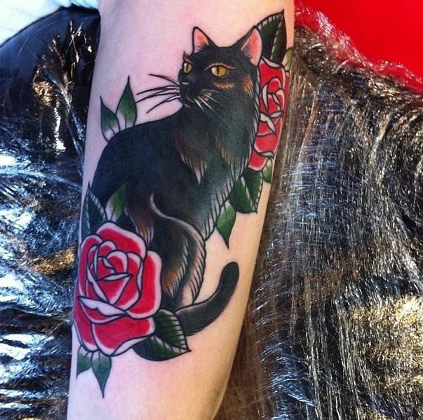 frightened traditional black cat tattoo  Black cat tattoos Cat face  tattoos Ink tattoo shoulder