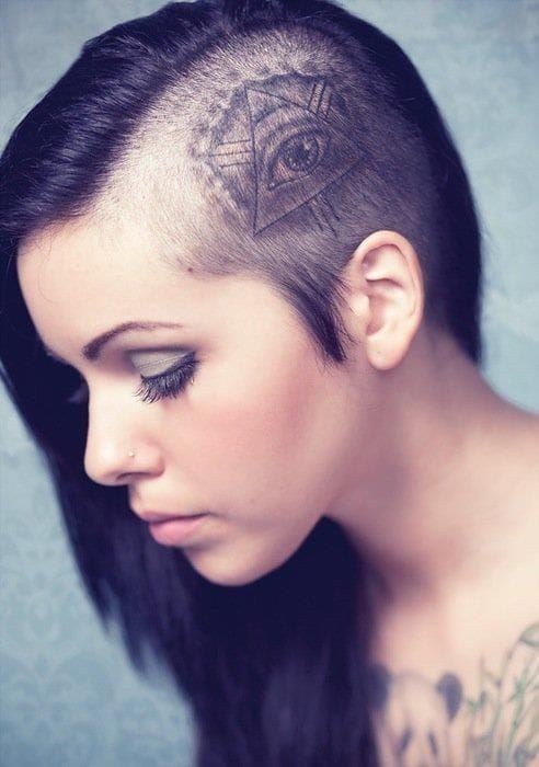 Premium Photo  A woman with green hair and a tattoo on her head